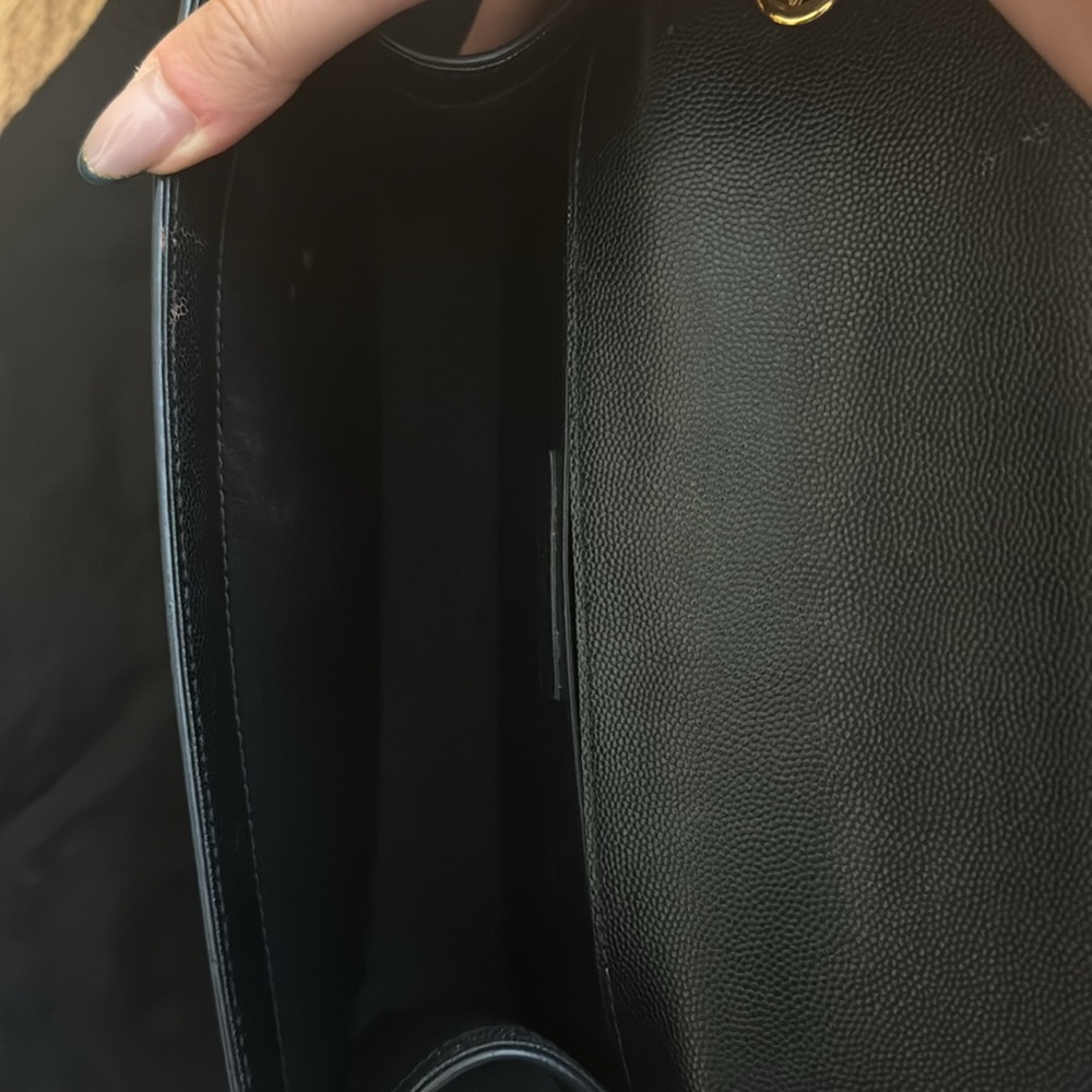 Saint Laurent
Kate Medium YSL Crossbody Bag in Grained Leather - Picture 10 of 11